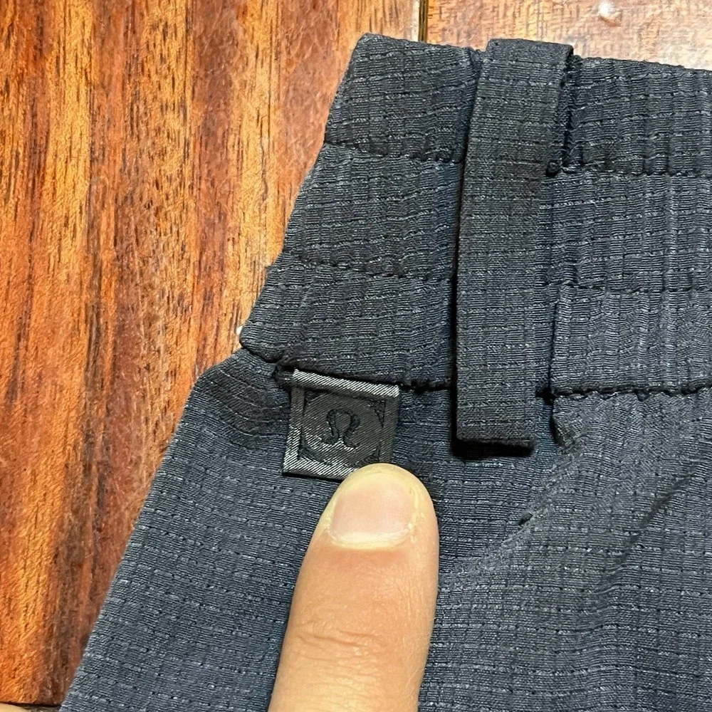 Lululemon Shadow Lite Pant Mens 30 (28x29) Elastic Waist Gray Stretch M5680S *